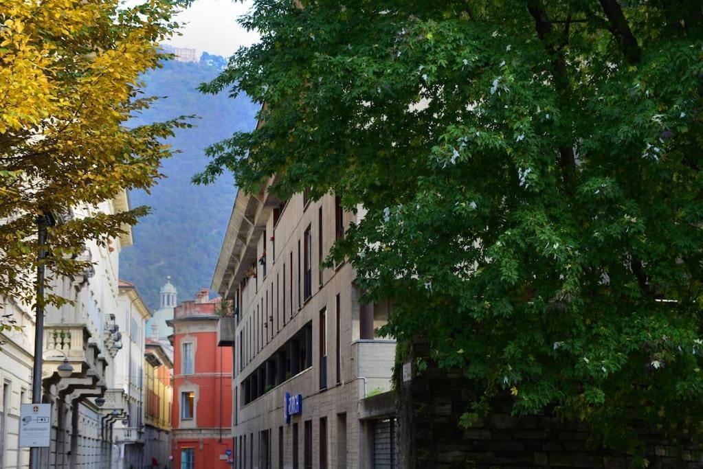 Trilocale Como Centro, Esclusivo 100 Mq Con 3 Balconi Kültér fotó